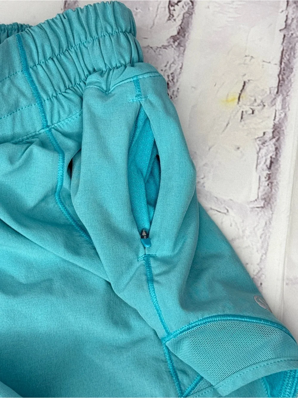 Lululemon Womens Hotty Hot Low Rise Lined Shorts 4” Size 2 Turquoise Running Gym